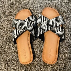 Old Navy Black and White Women's Sandals